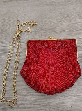 Vtg Mervyn's Partners Red Beaded Clamshell Shoulder Bag Clutch Chain Strap 80s